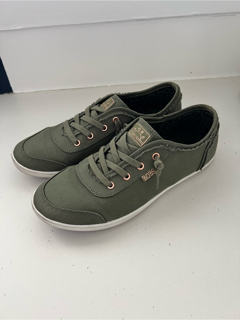 Skechers BOBS Olive Green Sneakers Women size 9.5 Canvas Memory Foam excellent